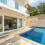 Kanyon Peninsula Villa